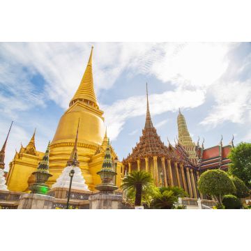 Lais Puzzle - Bild im Inneren des Smaragd-Buddha-Tempels und des Großen Palastes mit der großen Pagode und der Kirche gegen den Himmel, Dies ist ein wichtiger buddhistischer Tempel und ein berühmtes Touristenziel in Bangkok - 2.000 Teile