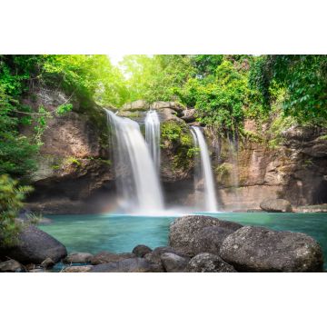 Lais Puzzle - Reise zum schönen Wasserfall im tiefen Wald, weiches Wasser des Baches im Naturpark am Haew Suwat Wasserfall im Khao Yai National Park - 2.000 Teile