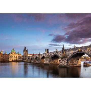 Lais Puzzle - Prag, Tschechische Republik - Wunderschöner violetter Sonnenuntergang und Himmel an der weltberühmten Karlsbrücke (Karluv most) und der Kirche St. Franz von Assisi an einem Winternachmittag - 1.000 Teile