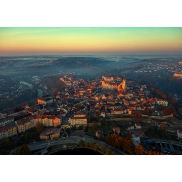 Lais Puzzle - Luftaufnahme von Tabor in der Tschechischen Republik, See und Kirchturm im Sonnenlicht des Wintermorgens - 1.000 Teile