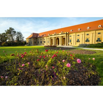 Lais Puzzle - Grüne Gärten im Schlosshof von Lednice in Mähren, Tschechische Republik. UNESCO-Welterbestätte - 2.000 Teile