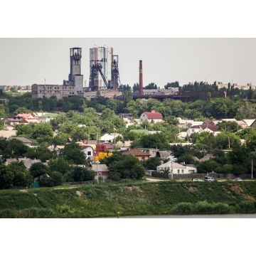 Lais Puzzle - Blick auf das BAZHANOV-Bergwerk und den Kalmius-Fluss in Donezk, Ukraine - 1.000 Teile