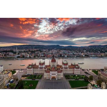 Lais Puzzle - Budapest, Ungarn - Panoramablick auf das Parlament von Ungarn bei Sonnenuntergang mit schönen dramatischen lila Wolken und Ausflugsbooten auf der Donau - 2.000 Teile
