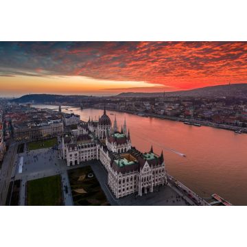 Lais Puzzle - Budapest, Ungarn - Panoramadrohnenaufnahme des ungarischen Parlamentsgebäudes an einem Winternachmittag mit einem dramatischen, gold-roten Sonnenuntergangshimmel - 2.000 Teile