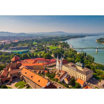 Lais Puzzle - Blick auf die historische Stadt von der Esztergom-Basilika in Ungarn. Die Donau und die Grenzbrücke zur Stadt Sturovo in der Slowakei - 1.000 Teile