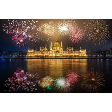 Lais Puzzle - Ungarisches Parlament mit Feuerwerk, das sich in der Donau spiegelt. Budapest - 2.000 Teile