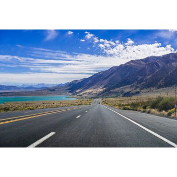 Lais Puzzle - Fahrt auf dem Highway 395 an einem sonnigen Tag, östliches Sierra-Gebirge, Kalifornien; links ist der Mono Lake zu sehen - 2.000 Teile