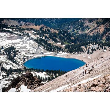 Lais Puzzle - Luftaufnahme des Lake Helen vom Weg zum Lassen Peak aus gesehen; Lassen Volcanic National Park, Nordkalifornien - 2.000 Teile