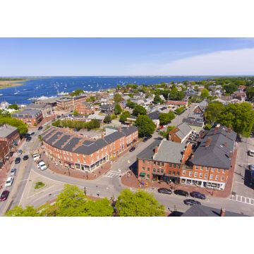 Lais Puzzle - Newburyport historisches Stadtzentrum einschließlich State Street und Market Square mit Merrimack River im Hintergrund Luftaufnahme, Newburyport, Massachusetts - 1.000 Teile
