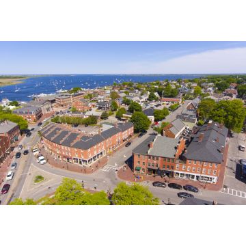 Lais Puzzle - Newburyport historisches Stadtzentrum einschließlich State Street und Market Square mit Merrimack River im Hintergrund Luftaufnahme, Newburyport, Massachusetts - 2.000 Teile