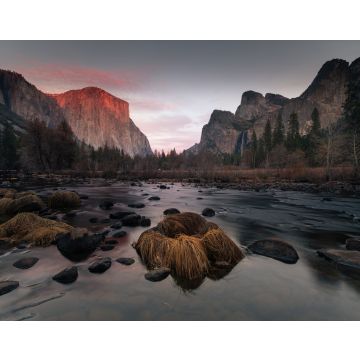 Lais Puzzle - Blick auf das Tal im Yosemite National Park. Links die Kuppel des El Capitan und rechts die Bridalveil Falls und Cathedral Rocks. In Kalifornien, Vereinigte Staaten - 40, 100, 200, 500, 1.000 & 2.000 Teile