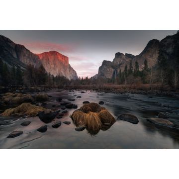 Lais Puzzle - Blick auf das Tal im Yosemite National Park. Links die Kuppel des El Capitan und rechts die Bridalveil Falls und Cathedral Rocks. In Kalifornien, Vereinigte Staaten - 2.000 Teile