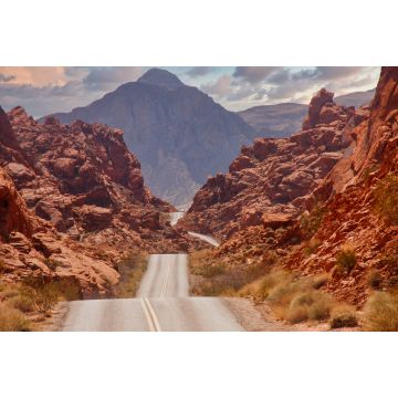Lais Puzzle - Ein Highway, der durch rote Felsschluchten in Nevada führt - 2.000 Teile