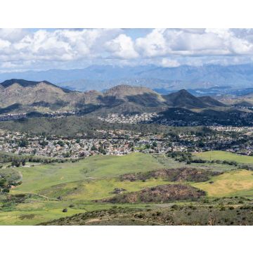 Lais Puzzle - Blick von der Bergspitze auf Naturparkwiesen und Vorstadthäuser im malerischen Newbury Park bei Los Angeles, Kalifornien - 40, 100, 200, 500, 1.000 & 2.000 Teile