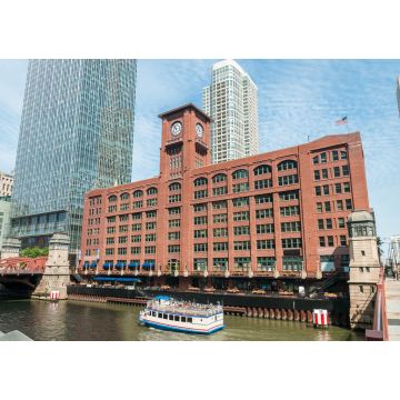 Lais Puzzle - Blick auf das Reid Murdoch Building mit Uhr von unten am Chicago River, Illinois, USA - 1.000 Teile