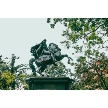 Lais Puzzle - Statue von Simón Bolívar auf der Plaza Bolívar, Caracas, Venezuela - 2.000 Teile