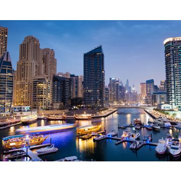 Lais Puzzle - Dubai Yachthafen mit Booten und Gebäuden mit Toren bei Nacht mit Lichtern, Vereinigte Arabische Emirate - 40, 100, 200, 500, 1.000 & 2.000 Teile
