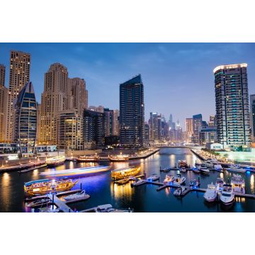 Lais Puzzle - Dubai Yachthafen mit Booten und Gebäuden mit Toren bei Nacht mit Lichtern, Vereinigte Arabische Emirate - 2.000 Teile