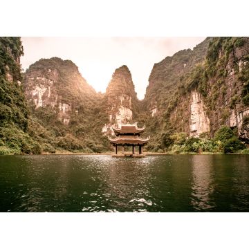 Lais Puzzle - Höhlentour mit dem Boot in Trang An Landschaft mit Karsttürmen und Pflanzen entlang des Flusses (UNESCO-Weltkulturerbe). Das ist die Halong-Bucht auf dem Festland von Vietnam. Provinz Ninh Binh, Vietnam - 1.000 Teile