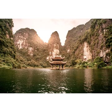 Lais Puzzle - Höhlentour mit dem Boot in Trang An Landschaft mit Karsttürmen und Pflanzen entlang des Flusses (UNESCO-Weltkulturerbe). Das ist die Halong-Bucht auf dem Festland von Vietnam. Provinz Ninh Binh, Vietnam - 2.000 Teile