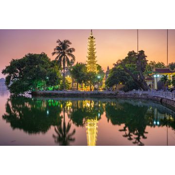 Lais Puzzle - Hanoi buddhistische Pagode auf West Lake, bunte Sonnenuntergang, beleuchtete Tempel, Wasser Reflexion. Chua Tran Quoc am Ho Tay bei Hanoi - 2.000 Teile