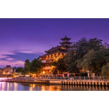Lais Puzzle - Nächtliche Szene der Phap Hoa-Pagode entlang des Nhieu Loc-Kanals (Saigon-Fluss) in Ho-Chi-Minh-Stadt, Vietnam - 2.000 Teile