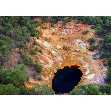 Lais Puzzle - Verlassener Tagebau in der Nähe von Mathiatis, Zypern. Luftaufnahme eines säurehaltigen roten Sees und bunter Abraumhalden, die nach dem Abbau von Pyrit-Erz übrig geblieben sind - 1.000 Teile