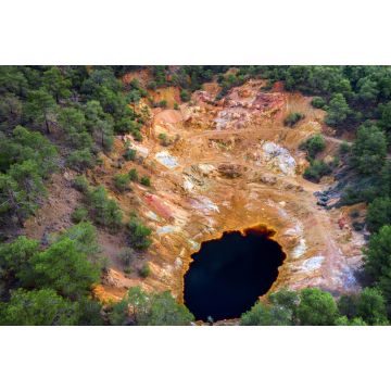 Lais Puzzle - Verlassener Tagebau in der Nähe von Mathiatis, Zypern. Luftaufnahme eines säurehaltigen roten Sees und bunter Abraumhalden, die nach dem Abbau von Pyrit-Erz übrig geblieben sind - 2.000 Teile