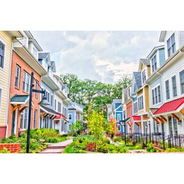 Lais Puzzle - Reihe von bunten, rot, gelb, blau, weiß, grün gestrichenen Wohnhäusern, Häusern, Häusern mit gemauerten Terrassengärten im Sommer, Washington D.C. - 2.000 Teile