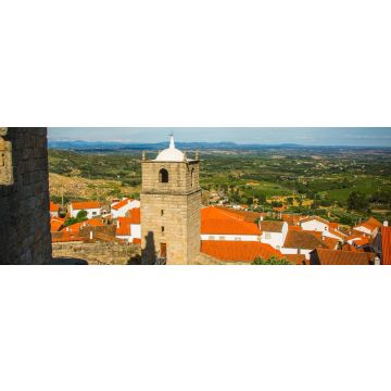Lais Puzzle - Schöner alter Kirchturm in den Bergen von Gardunha, Portugal. Altes historisches Dorf von Castelo Novo - Fundao - Portugal, Panorama - 1.000 Teile