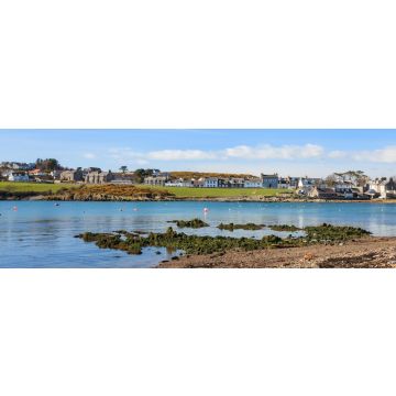 Lais Puzzle - Wasserfront der Isle of Whithorn. Der Blick über die Isle of Whithorn Bay auf das kleine Küstendorf Isle of Whithorn in Dumfries und Galloway, Südschottland, Panorama - 1.000 Teile