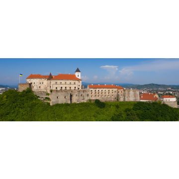 Lais Puzzle - Malerischer Blick auf die Burg Palanok mit den roten Dächern unter dem blauen Himmel in Mukatschewo, Transkarpatien in der Ukraine. Horizontale Außenaufnahme, Panorama - 1.000 Teile