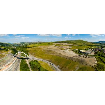 Lais Puzzle - BRYNMAWR, WALES, UK: Luftaufnahme der neuen Jack Williams Gateway Bridge und des Baus der neuen A465 Heads of the Valleys, Panorama - 1.000 Teile