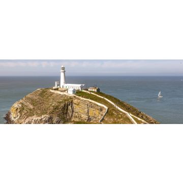 Lais Puzzle - Der South Stack-Leuchtturm wurde auf dem Gipfel einer kleinen Insel vor der Nordwestküste von Holy Island, Anglesey, Wales, errichtet, Panorama - 1.000 Teile