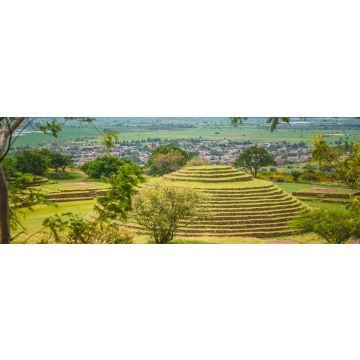Lais Puzzle - Archäologische Zone von Guachimontones im Bundesstaat Jalisco, Mexiko. Pyramide mit Sommerlandschaft und blauem Himmel, Panorama - 1.000 Teile