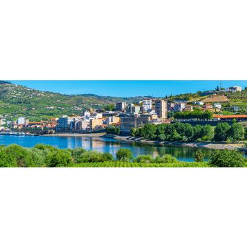 Lais Puzzle - Die Stadt Peso da Regua im Douro-Tal in Portugal, Panorama - 1.000 Teile