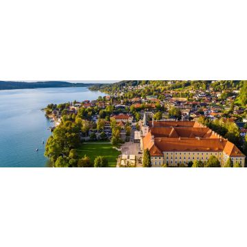 Lais Puzzle - Tegernsee, Deutschland. Der Tegernsee in Rottach-Egern (Bayern), Deutschland, nahe der österreichischen Grenze. Luftaufnahme des Tegernsees in den bayerischen Alpen. Bad Wiessee. Tegernsee in Bayern, Panorama - 1.000 Teile