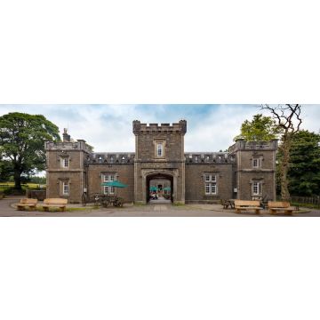 Lais Puzzle - Mugdock Castle Besucherzentrum im Mugdock Country Park, Milngavie, Mugdock, Glasgow, Schottland, Panorama - 1.000 Teile