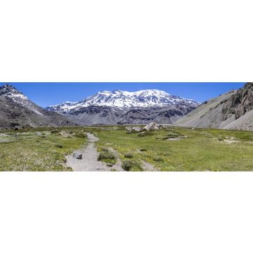 Lais Puzzle - Die vom Vulkan San Jose dominierten Anden-Täler in Cajon del Maipo, Santiago de Chile, bieten einen atemberaubenden Blick über Berge und Gletscher und sind ein perfekter Ort zum Wandern und für Abenteuer an einem abgelegenen Ort, Panorama...