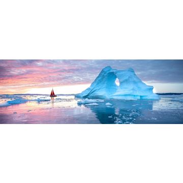 Lais Puzzle - Kleines rotes Segelboot, das zwischen schwimmenden Eisbergen im Disko Bay Gletscher während der Mitternachtssonne des Polarsommers kreuzt. Ilulissat, Grönland, Panorama - 1.000 Teile