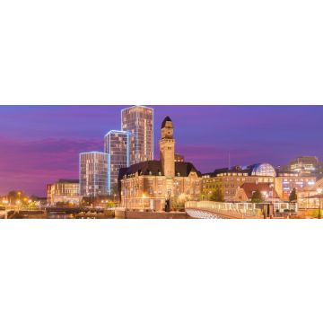 Lais Puzzle - Abendliches Stadtbild von Malmö, Schweden. Moderne und alte historische Gebäude spiegeln sich im Wasser. Malerischer Sonnenuntergang in einer Stadt, Panorama - 1.000 Teile