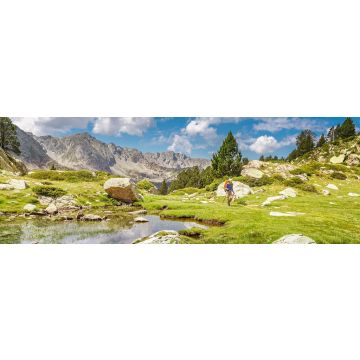 Lais Puzzle - Beeindruckende Aussicht auf die Pyrenäenlandschaft in Andorra, mit Wanderin, Panorama - 1.000 Teile