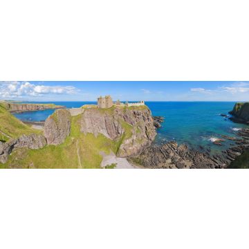 Lais Puzzle - Panorama einer Klippe mit alter Burg in einer Bucht mit blauem Himmel und weißen Wolken in Dunnottar Castle, nahe Stonehaven, Aberdeenshire, schottland, Panorama - 1.000 Teile