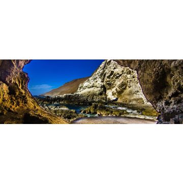 Lais Puzzle - Das berühmte Reiseziel von Cuevas de Anzota (Anzota-Höhlen). Erstaunliche Klippenwanderung über das Wasser des Pazifischen Ozeans mit beeindruckenden Höhlen mit riesigen Fenstern über dem Meer. Eine wundervolle und fantasievolle...