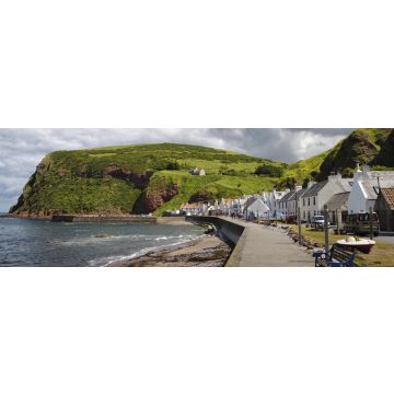 Lais Puzzle - Reihe von weißen Häusern von Pennan Küstenfischerdorf an der Nordsee in Aberdeenshire Schottland UK mit Black Hill Meer Klippe, Panorama - 1.000 Teile
