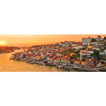Lais Puzzle - Wunderschöner Sonnenuntergang über dem Stadtzentrum von Porto und dem Fluss Douro, Portugal. Die Brücke Dom Luis I. ist ein beliebtes Ausflugsziel, da sie einen so schönen Blick über die Gegend bietet, Panorama - 1.000 Teile