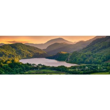 Lais Puzzle - Die Sonne schien durch einen Bergpass über Llyn Gwynant, Snowdonia (Eryri), Wales (Cymru), UK, Panorama - 1.000 Teile