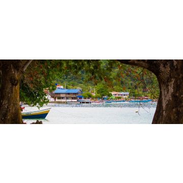 Lais Puzzle - Blauer Strand der Stadt Sapzurro aus einer von Bäumen eingerahmten Ansicht. Kolumbien, Chocó, Panorama - 1.000 Teile