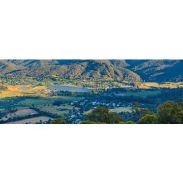 Lais Puzzle - Luftaufnahme von Mount Beauty Stadt und Teichanlage. Kiewa-Tal, Victoria, Australien, Panorama - 1.000 Teile