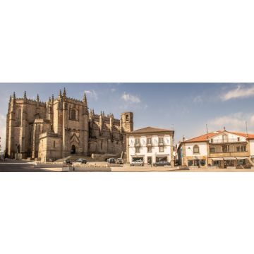 Lais Puzzle - Die Kathedrale von Guarda (Sé) vom Platz Luís de Camões aus gesehen. Guarda, in Portugal, Panorama - 1.000 Teile